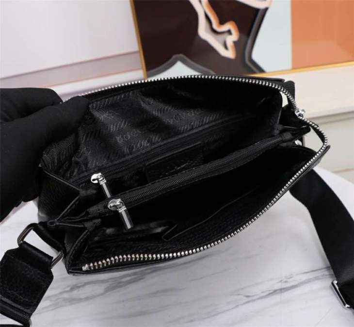 Picture of Prada Mens Bags _SKUfw167302356fw